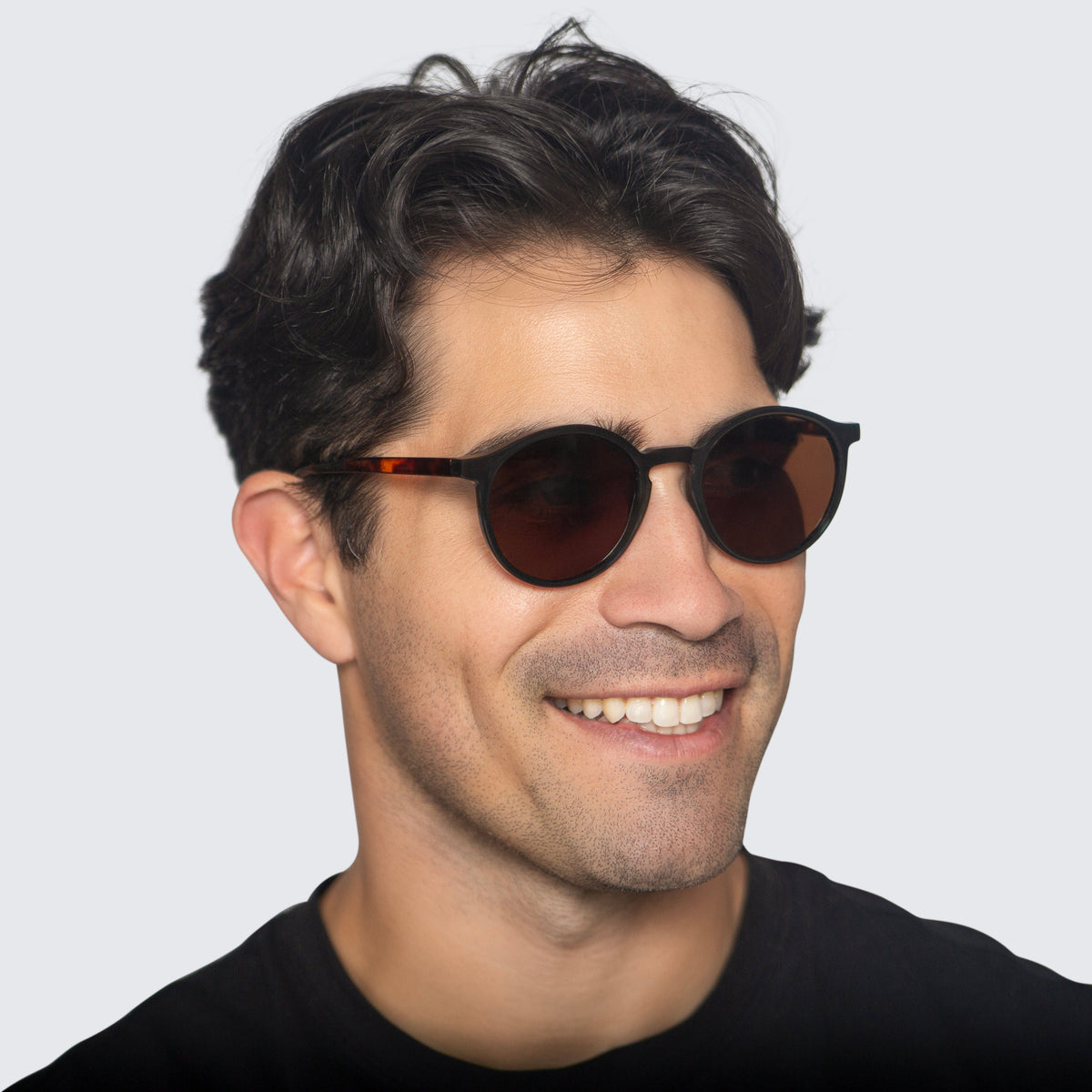 Jaxy Lennon Round sunglasses — worn view #Color_Black/Tort