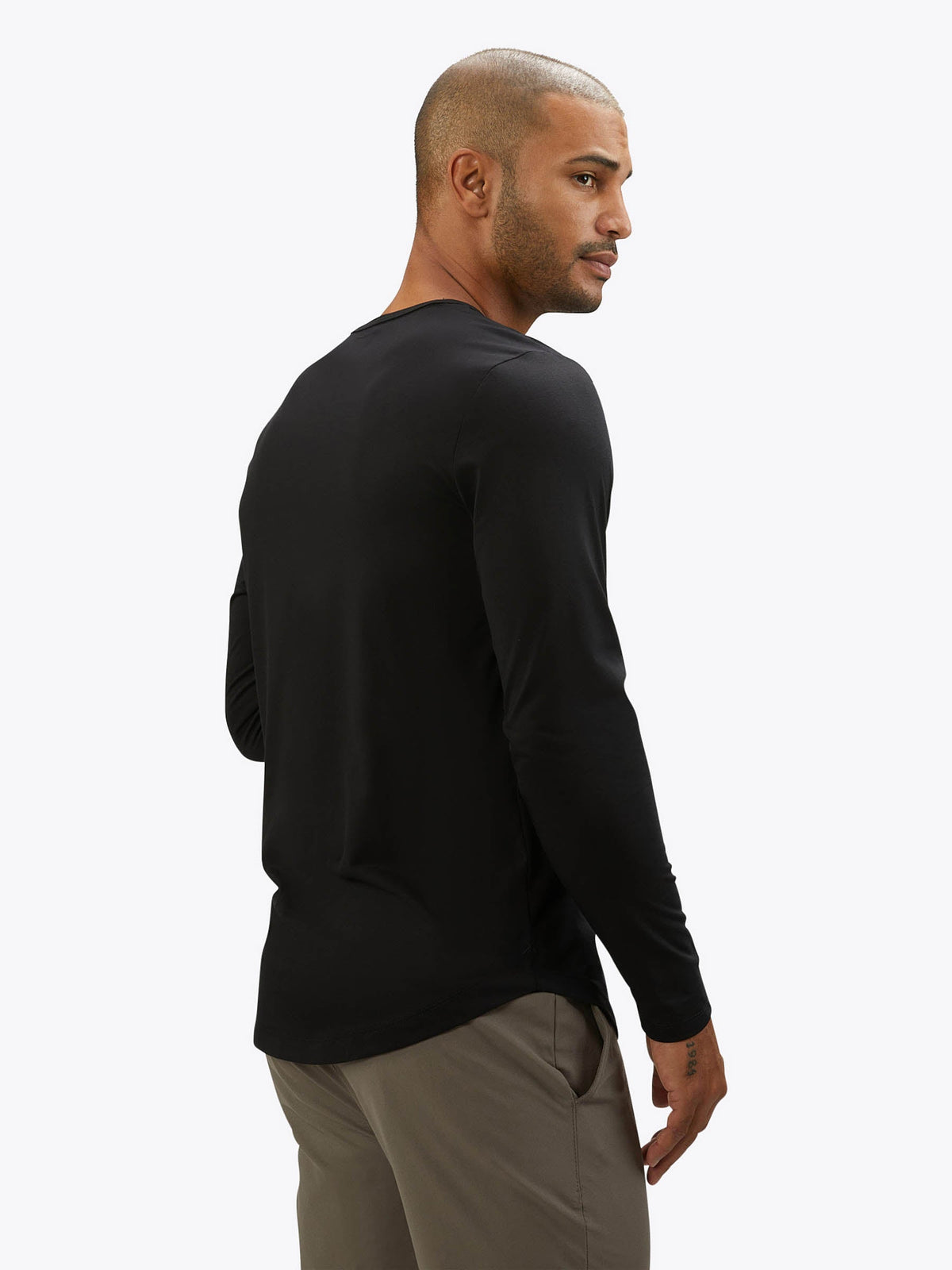 AO Long Sleeve Curve-Hem Tee | Black Signature-fit PYCA Pro®