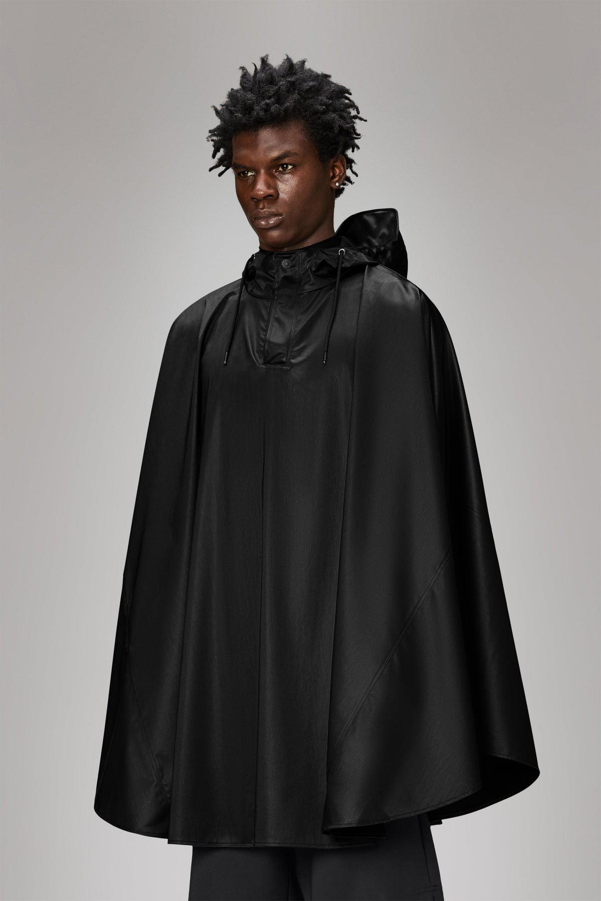 RAINS Cape Black Grain Cape