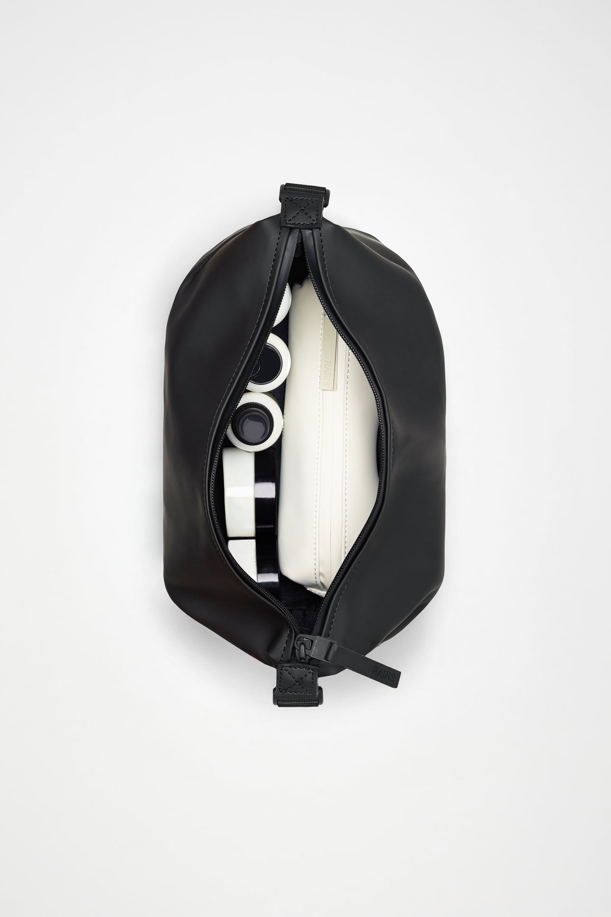 RAINS Hilo Wash Bag Black 4.40L H18 x D12 x W26 cm Wash Bag