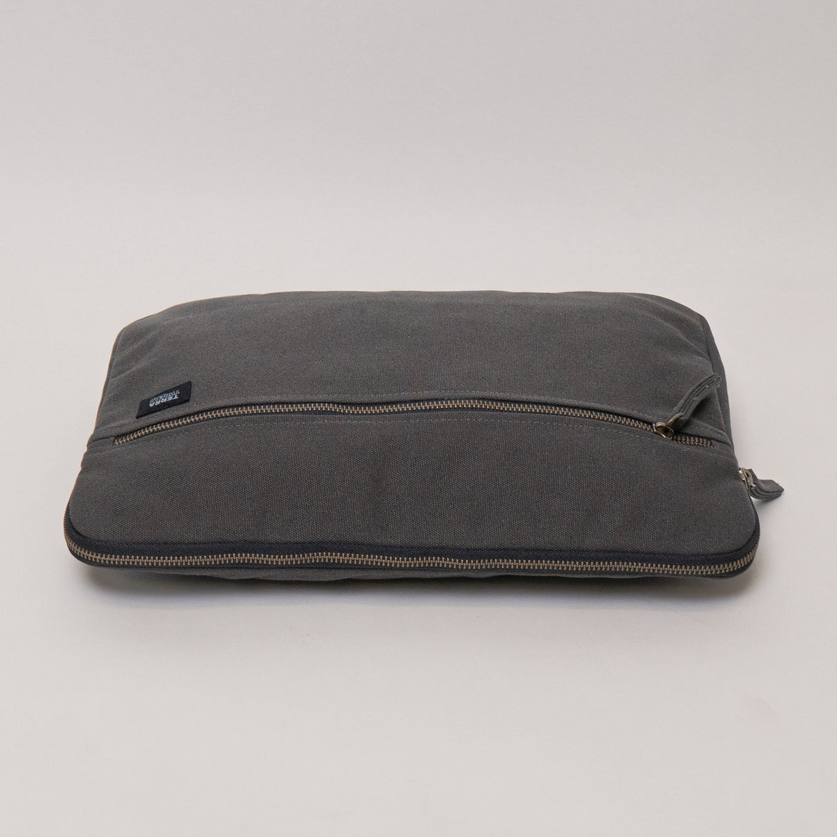 15.6 inch laptop sleeve with pocket#color_charcoal-grey