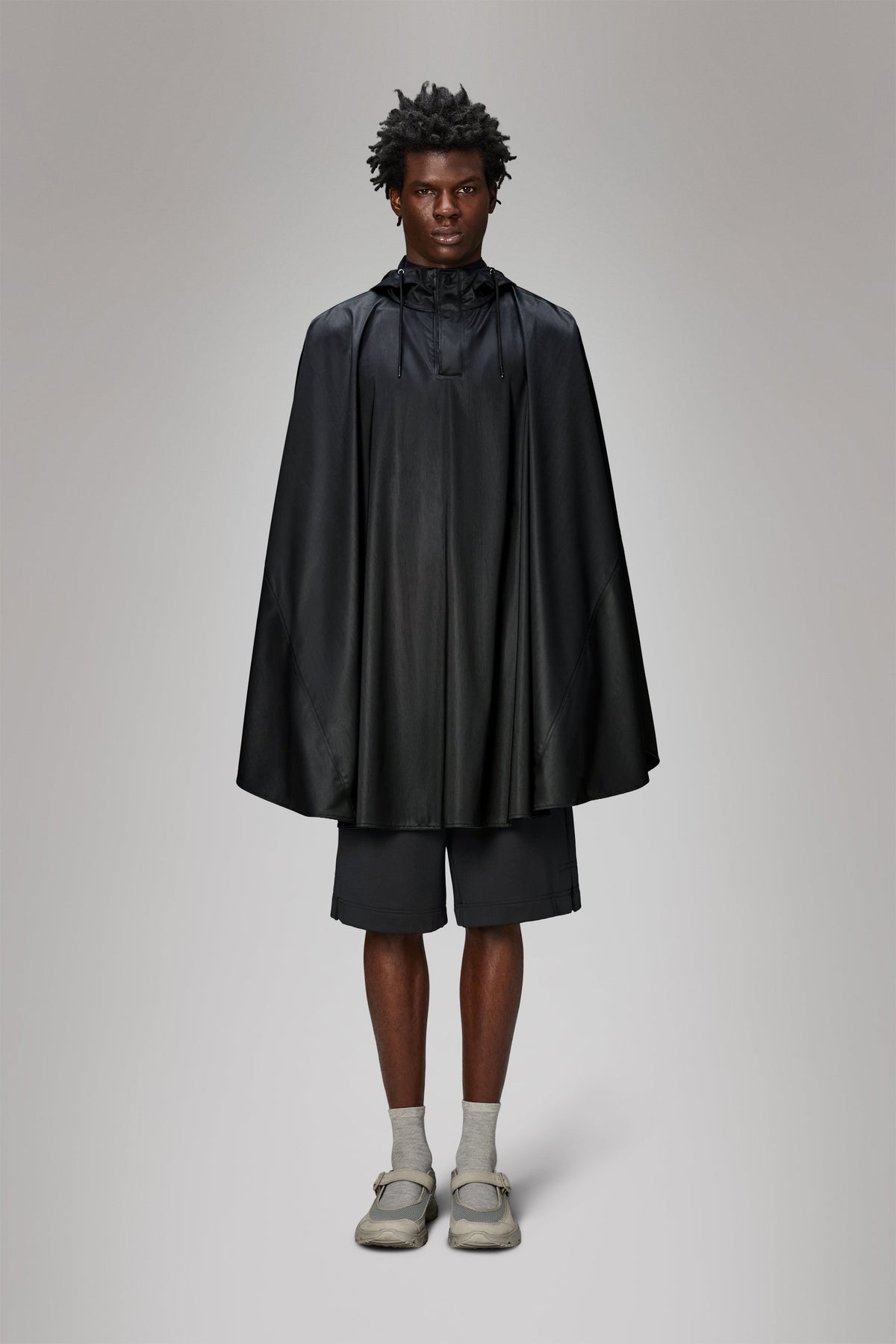 RAINS Cape Black Grain Cape