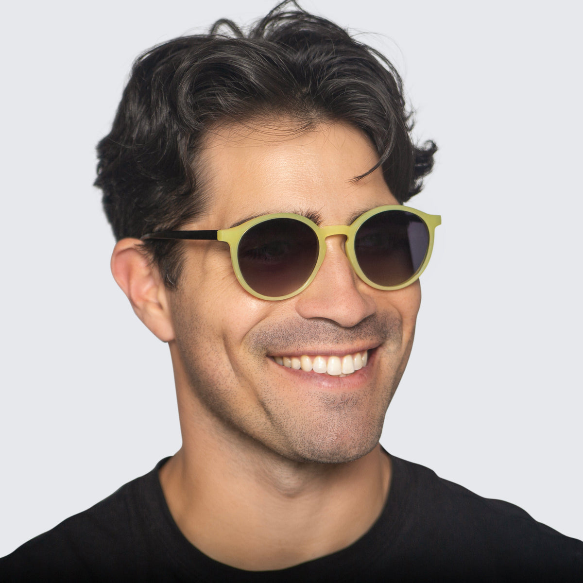 Jaxy Lennon Round sunglasses — worn view #Color_Green/Black