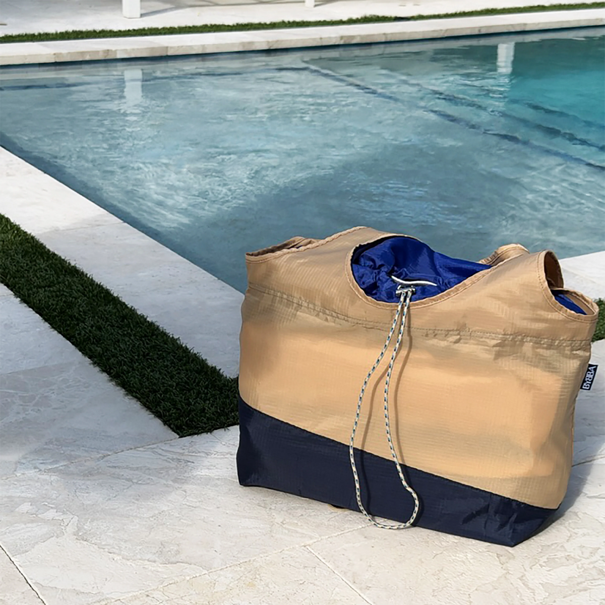 THE BIG SUR PACKABLE TOTE BAG / SAND