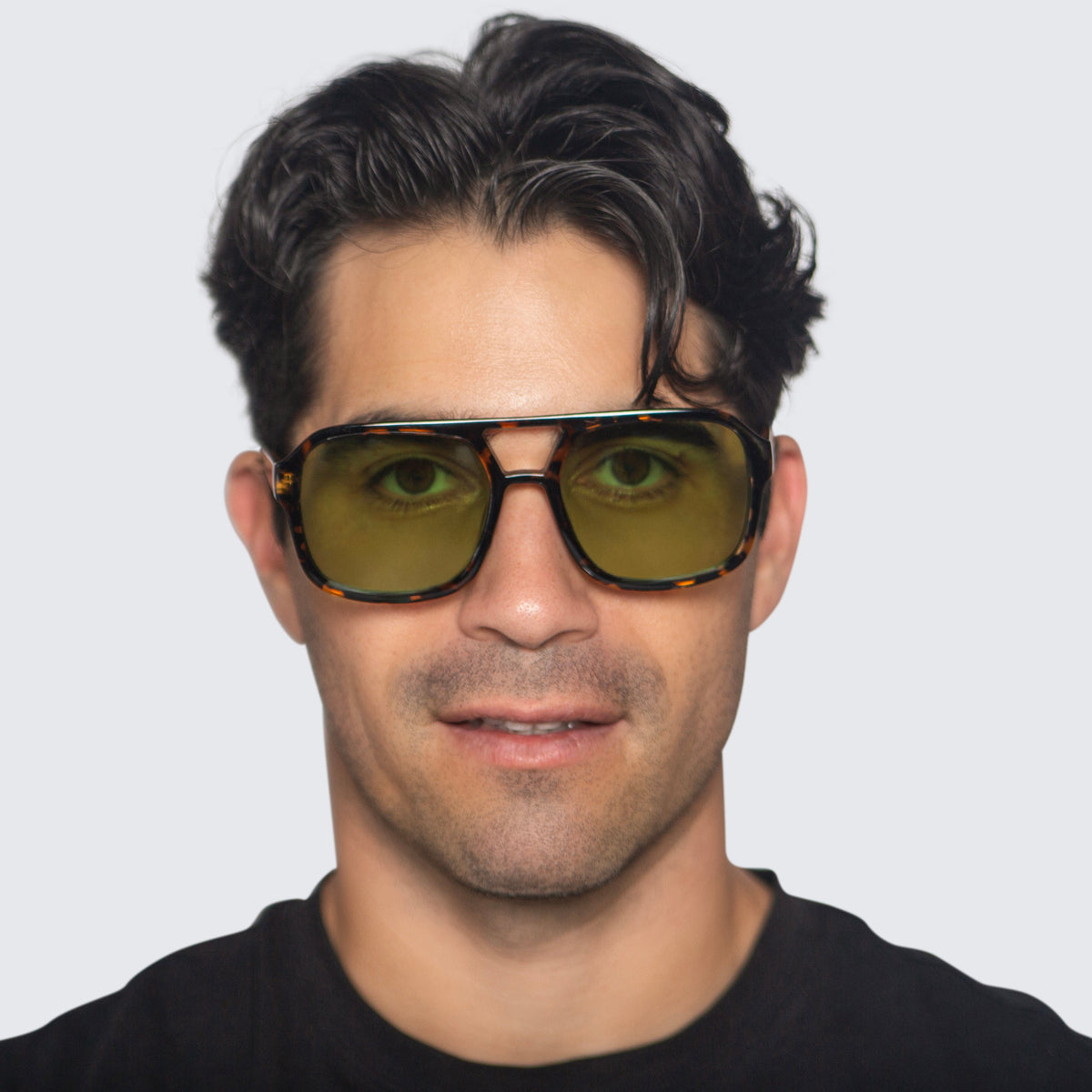 Jaxy Diplomat Aviator sunglasses — worn view #Color_Tort/Green