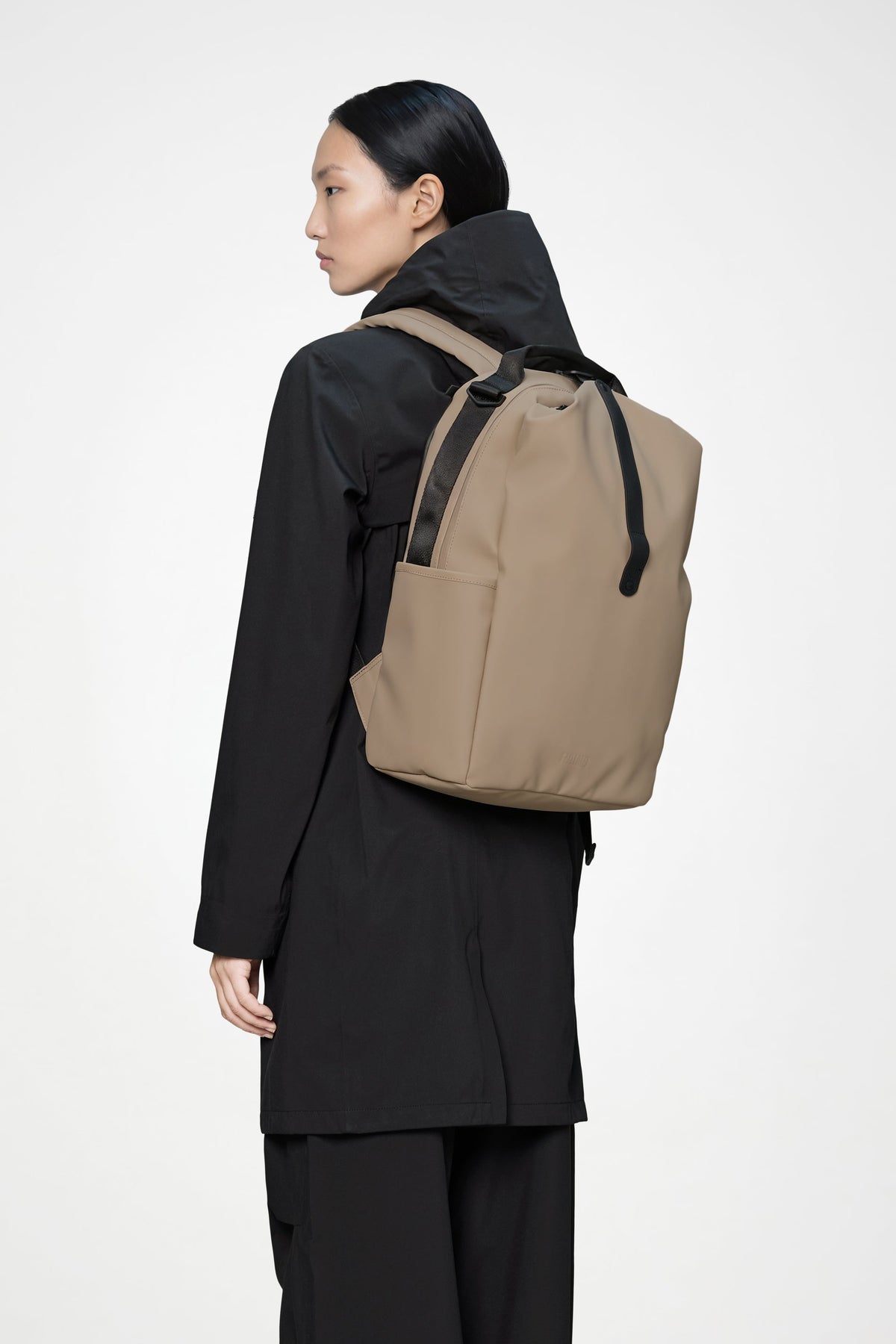 RAINS Clip Front Backpack Beige 21L H44 x D16 x W30 cm Backpack