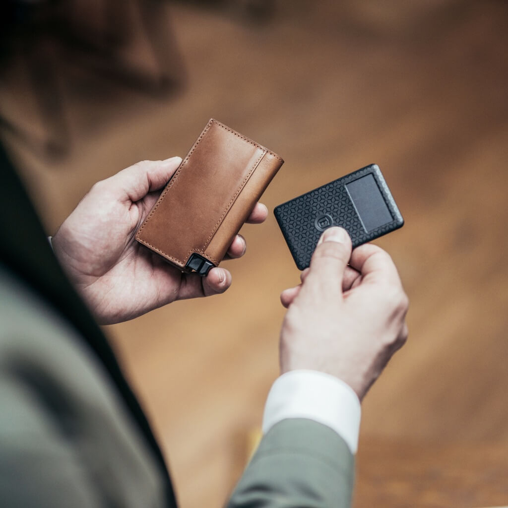 Tracker Card-Trackers-Ekster-Black-Ekster®