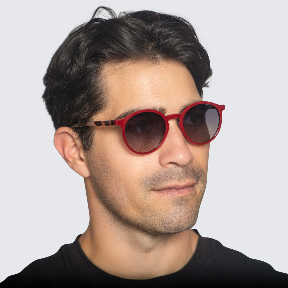 Jaxy Lennon Round sunglasses — worn view #Color_Burgundy/Tort