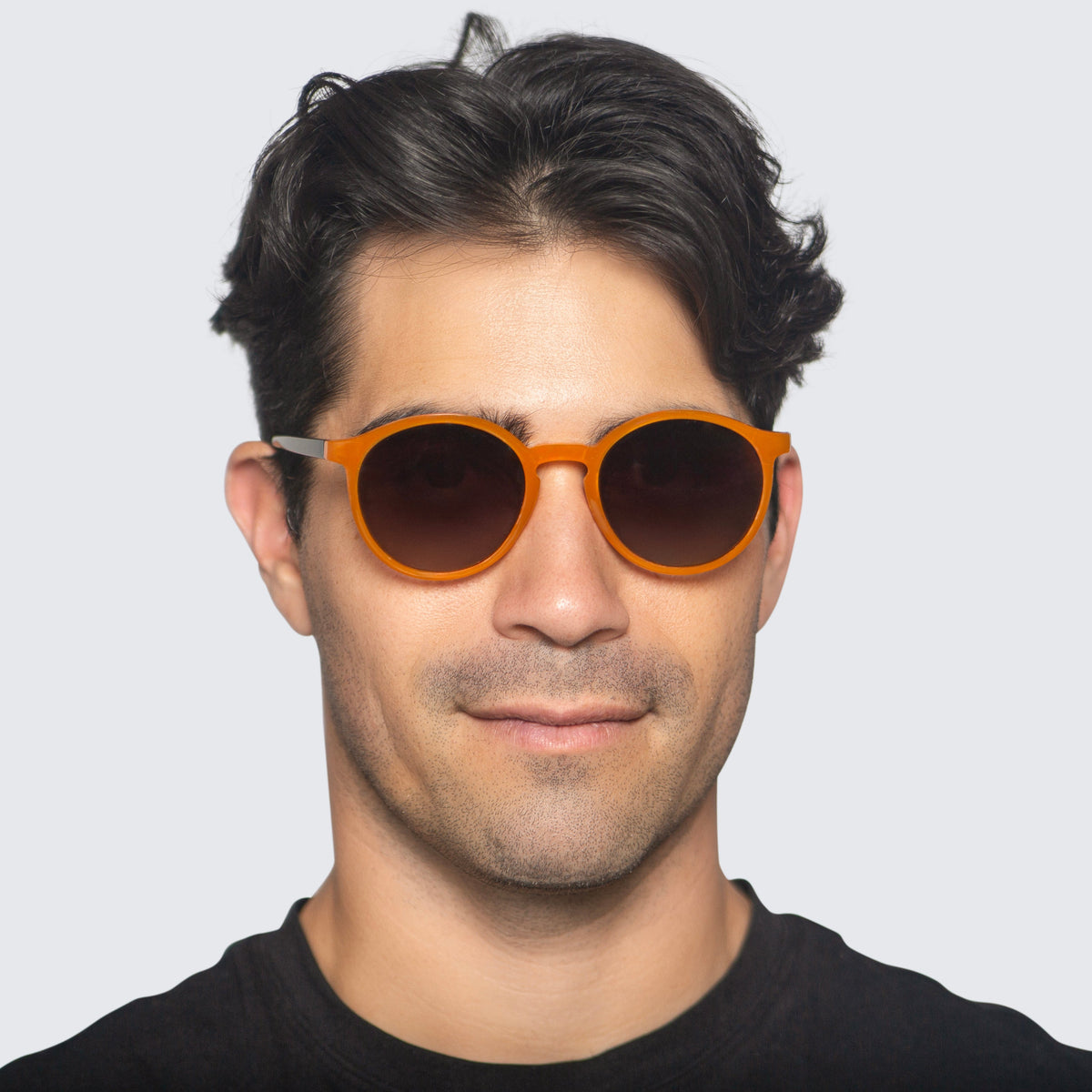 Jaxy Lennon Round sunglasses — worn view #Color_Rust/Green