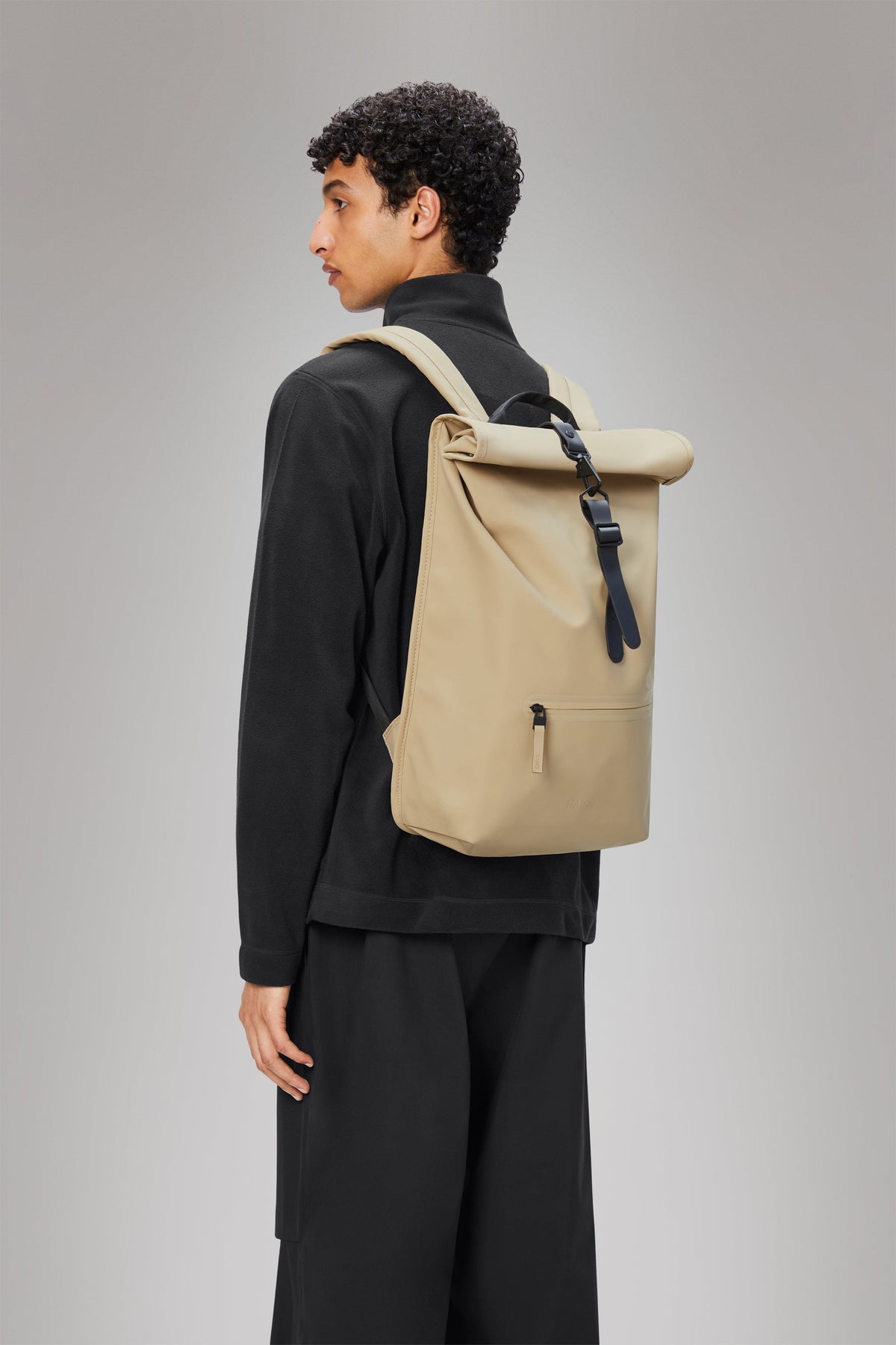 RAINS Rolltop Rucksack Sand 17L H48 x D11 x W32 cm Backpack
