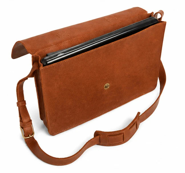 Austin Full-Grain Leather Messenger Bag