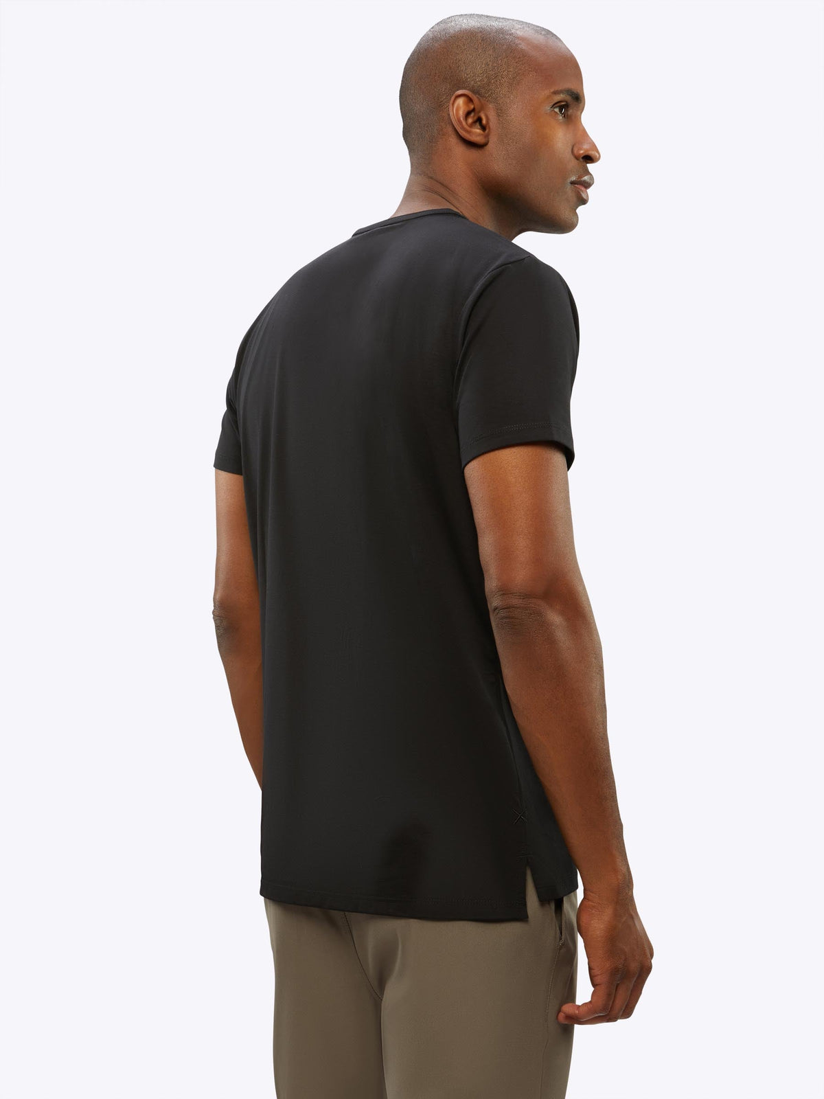AO Split-Hem Tee | Black Signature-fit PYCA Pro®