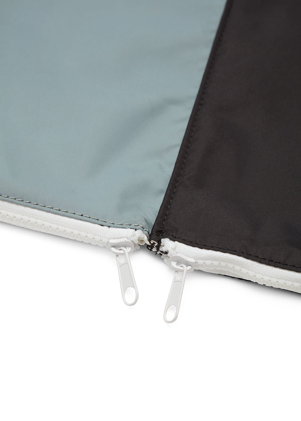 two white zippers of the pouch