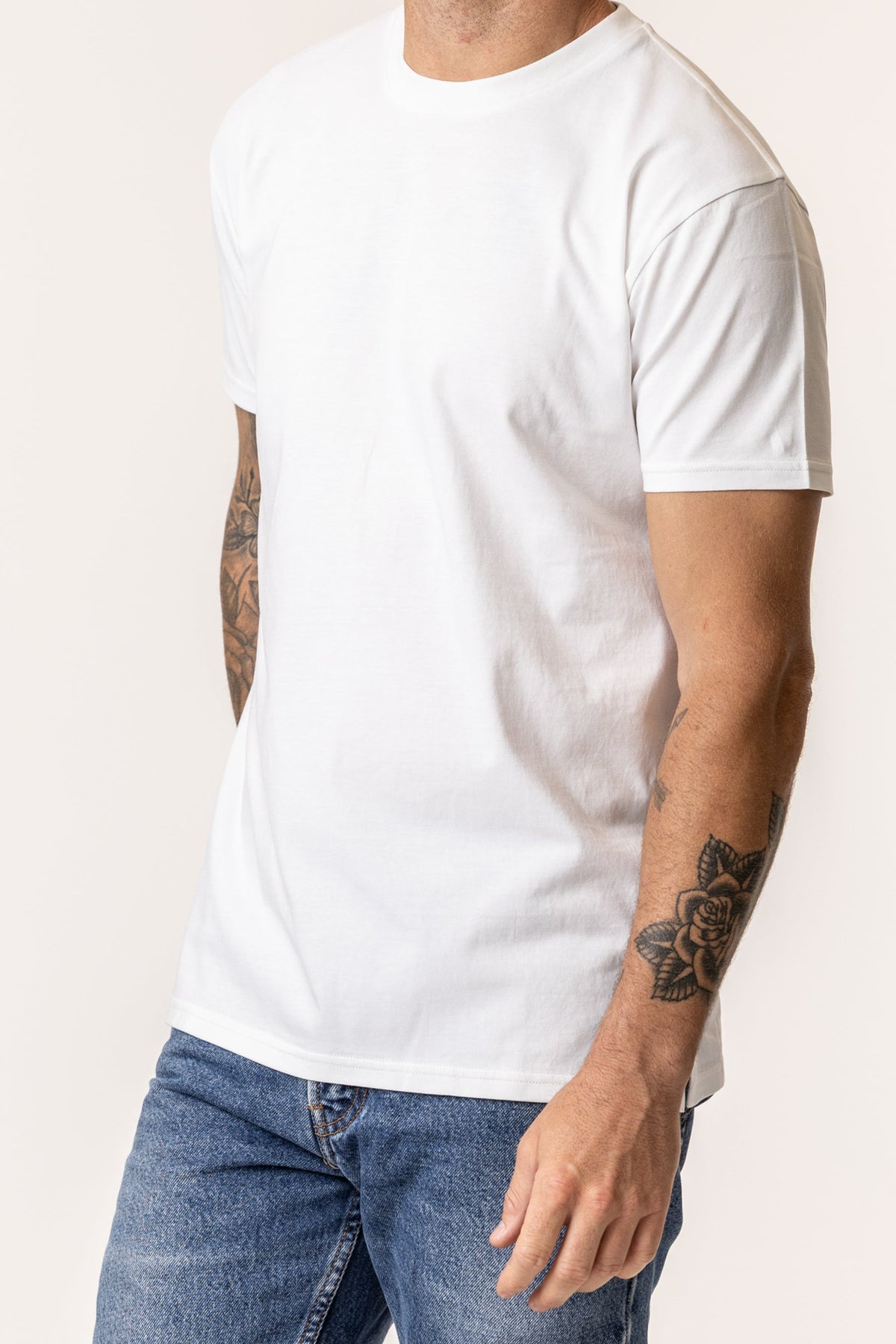 Person wearing a plain organic cotton white t-shirt#color_white