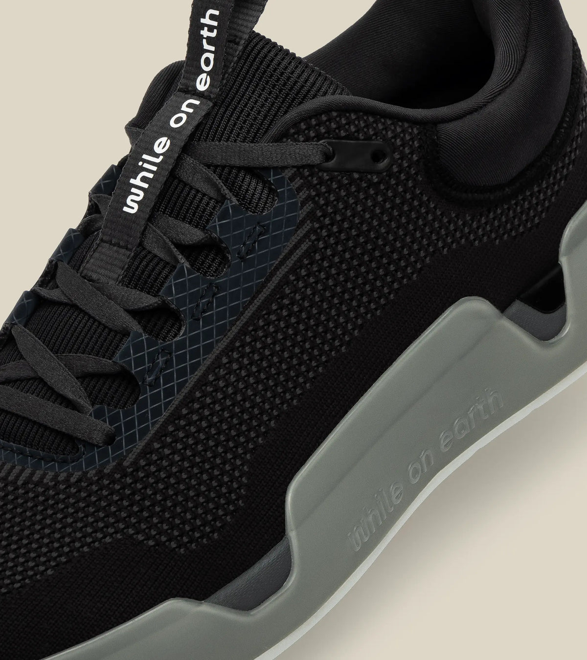 women's move trainer - black/moon
