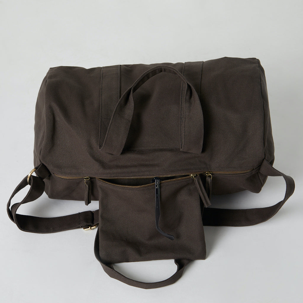 sustainable gym bag with pockets#color_chestnut-brown