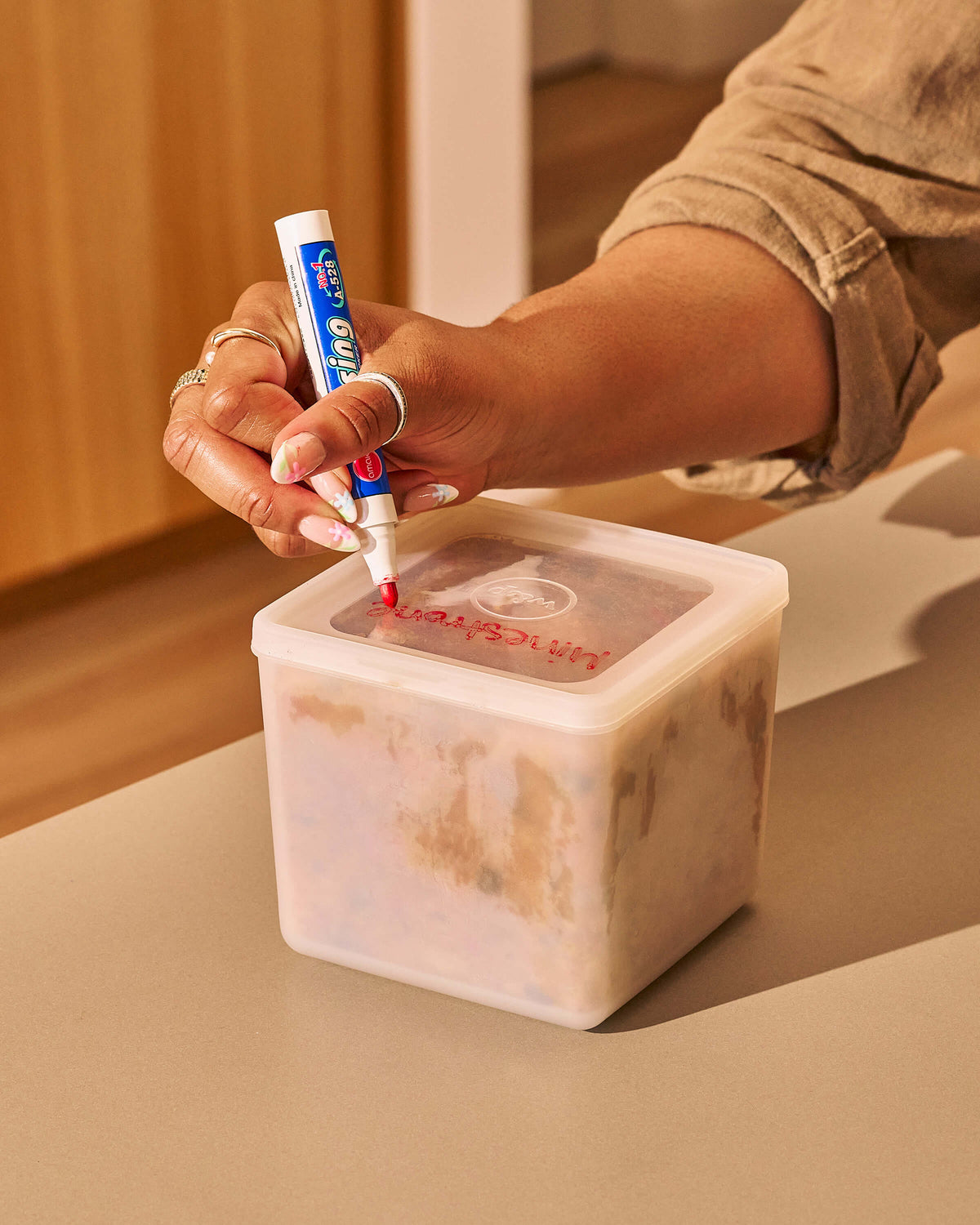  | Easily label or date content with a dry-erase marker