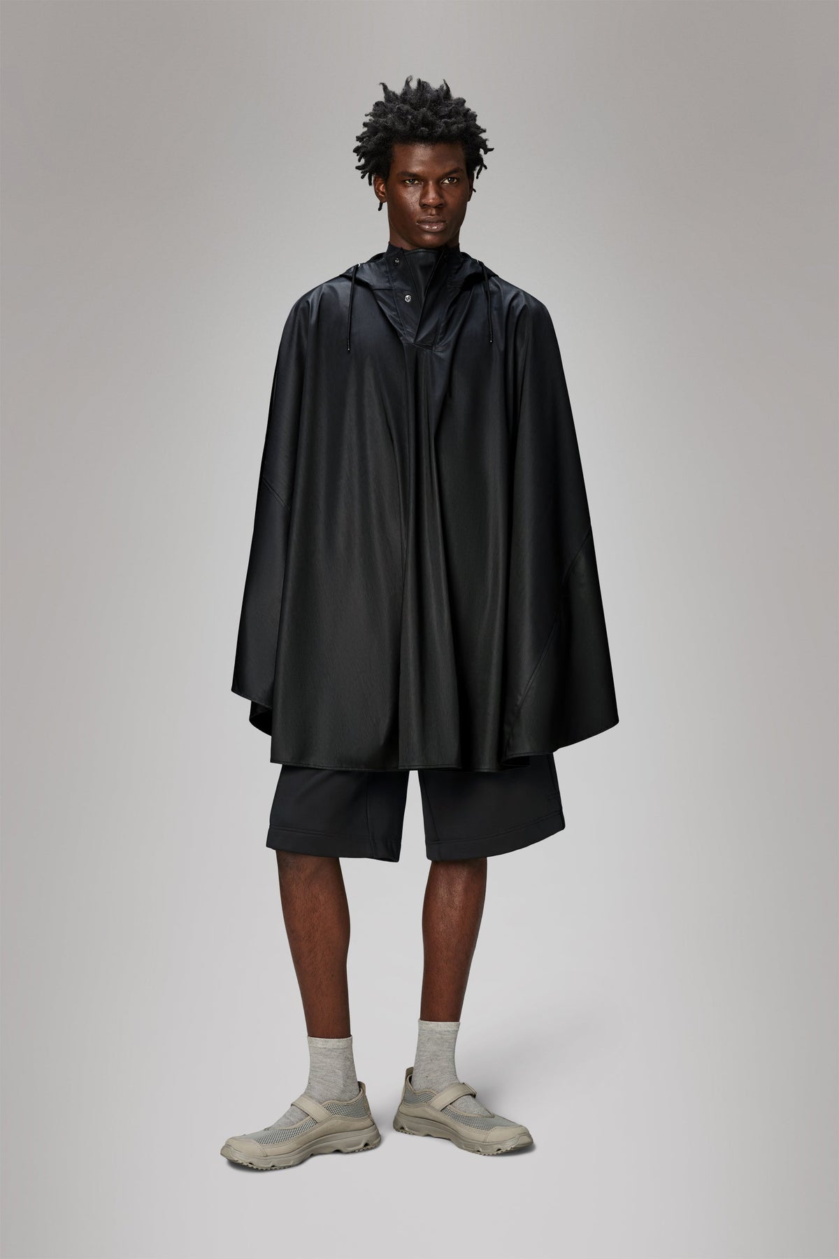 RAINS Cape Black Grain Cape