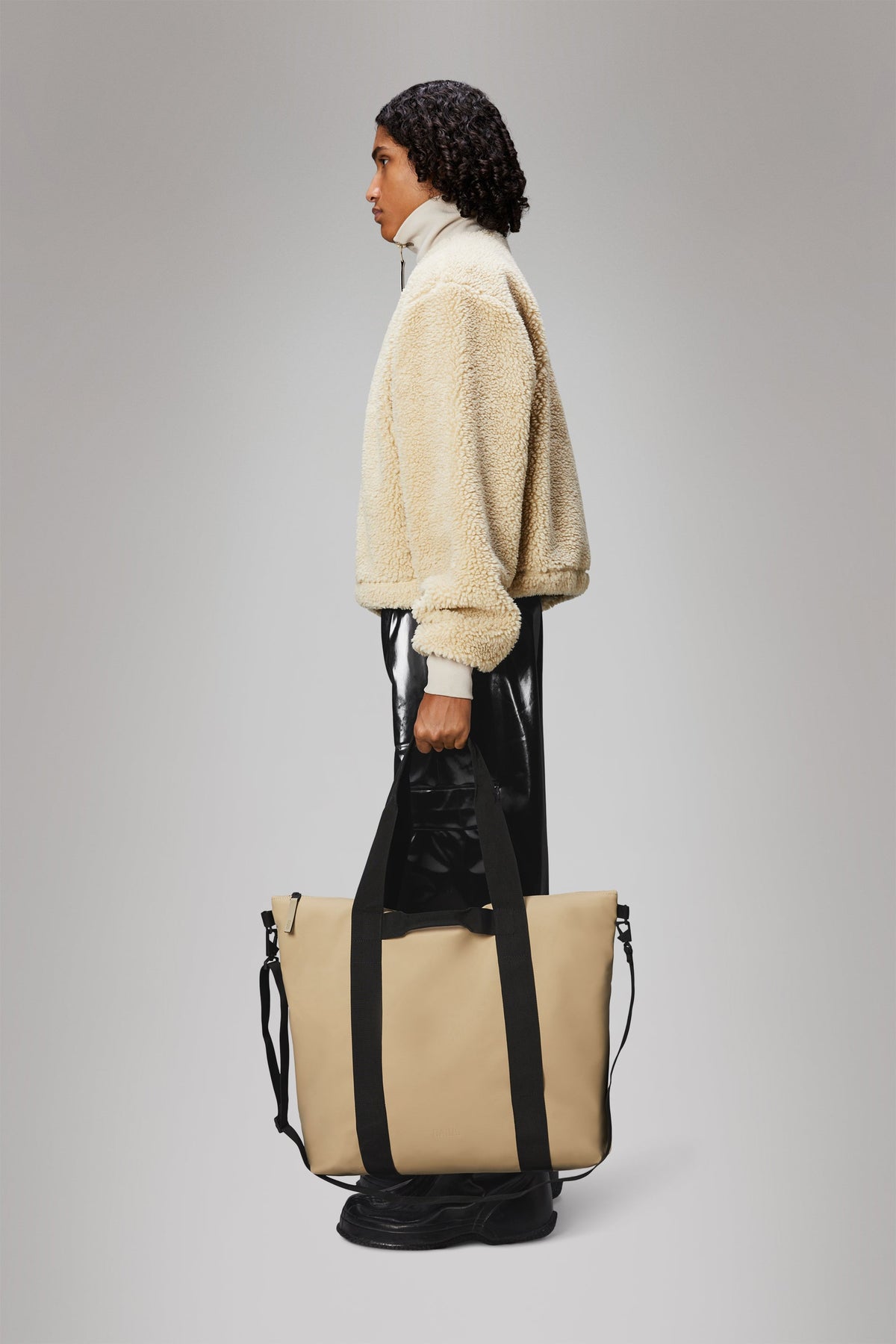 RAINS Tote Bag Sand 23L H46 x D10 x W53 cm Tote