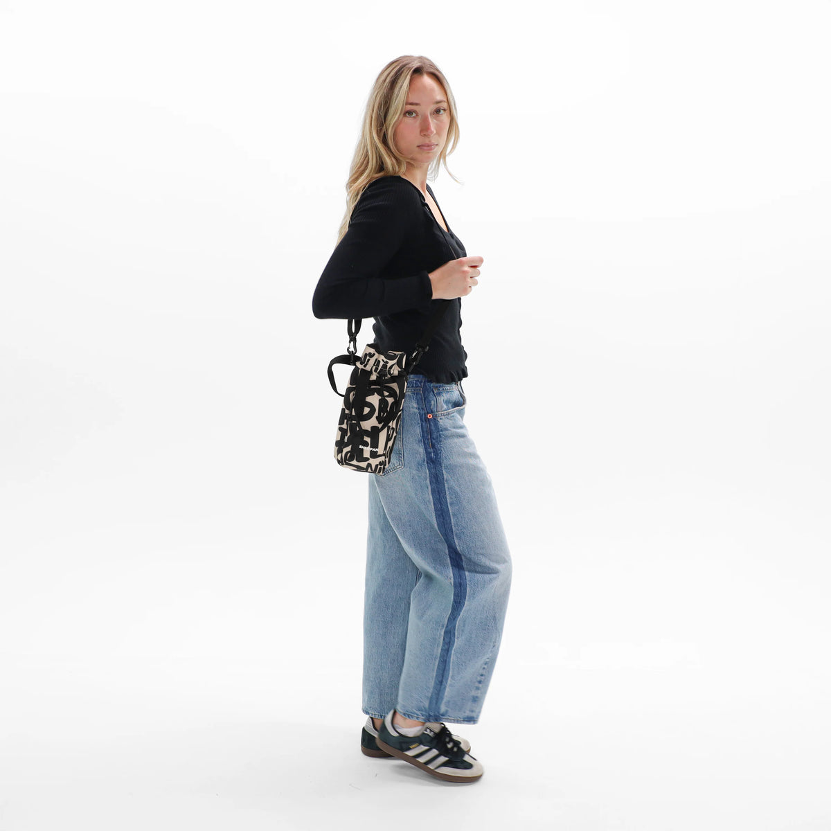 Izzie | Water Bottle Crossbody