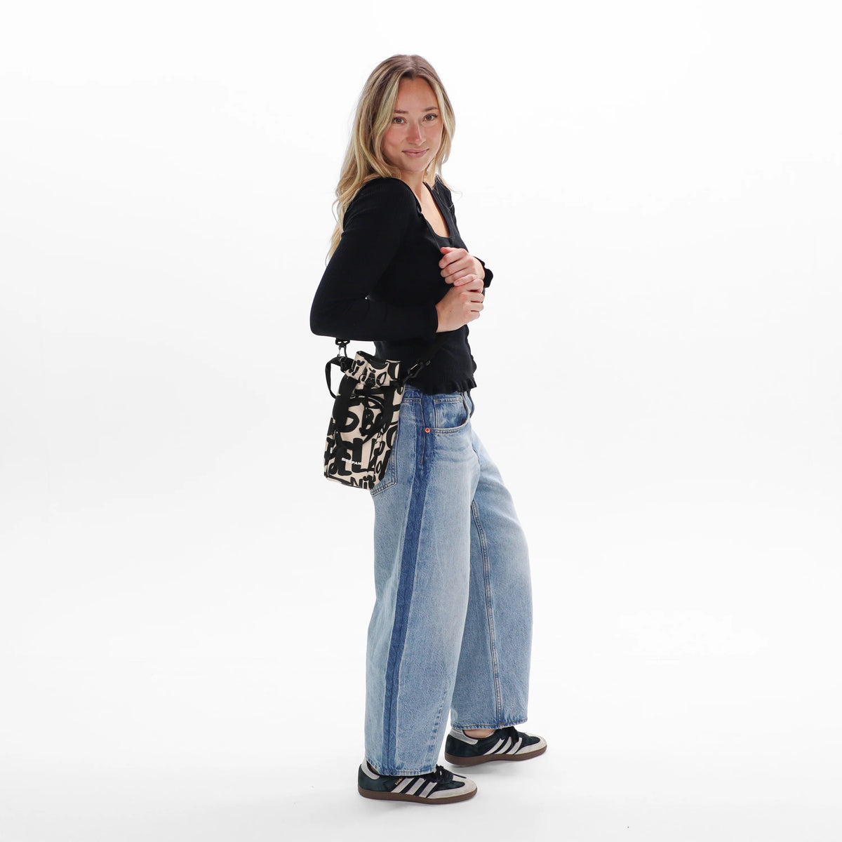 Izzie | Water Bottle Crossbody