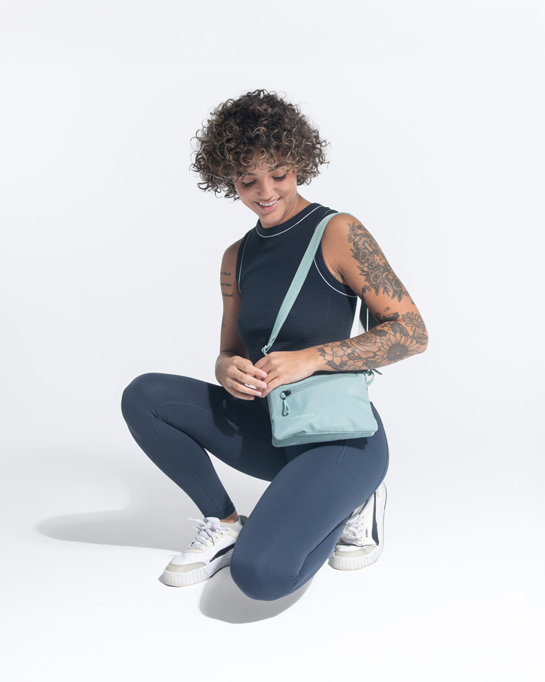 Zoom | Slim RFID Crossbody