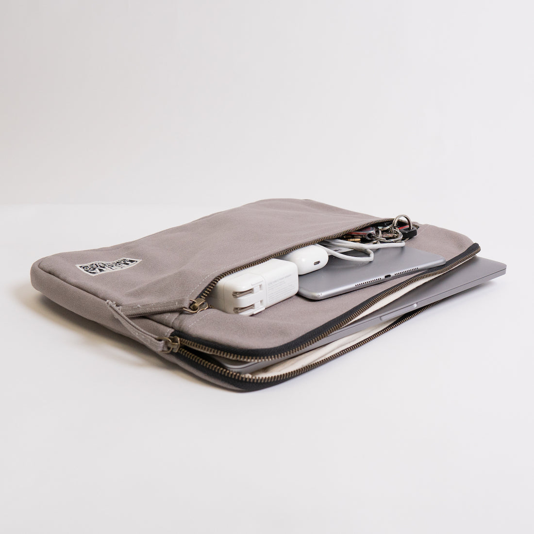 laptop sleeve with ipad pocket#color_cloud-grey