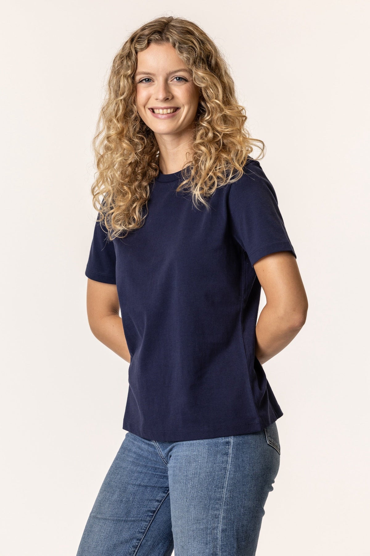 organic cotton tshirt in navy blue#color_navy-blue