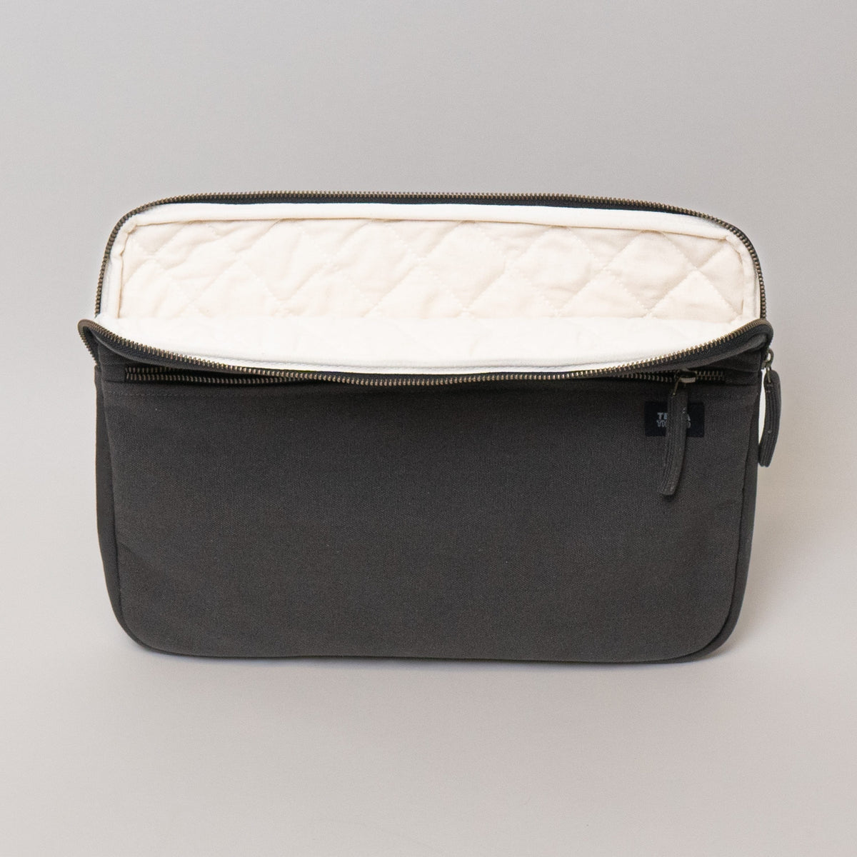 quilted laptop sleeve 15 inch#color_charcoal-grey