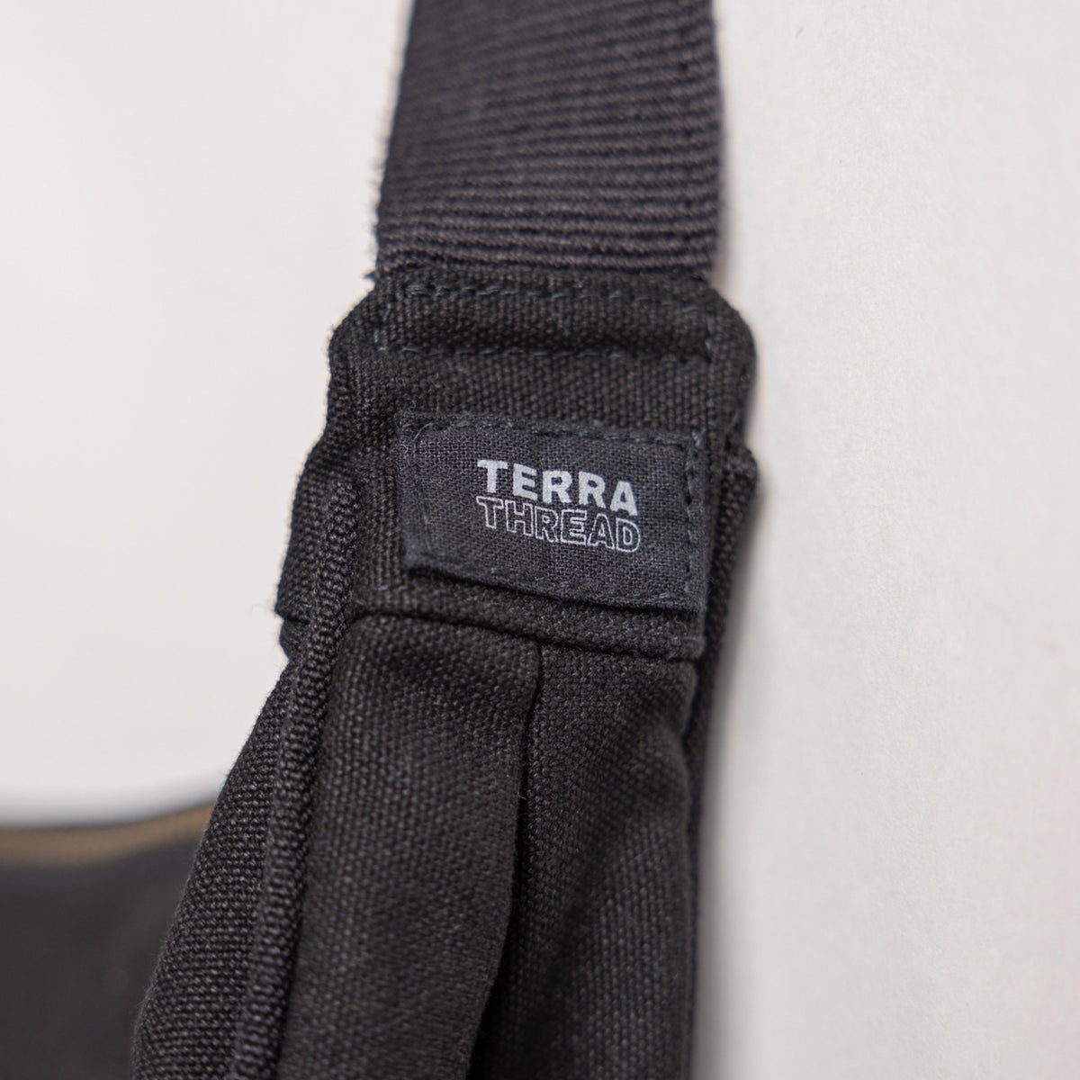 shoulder sling bags#color_ivory-black