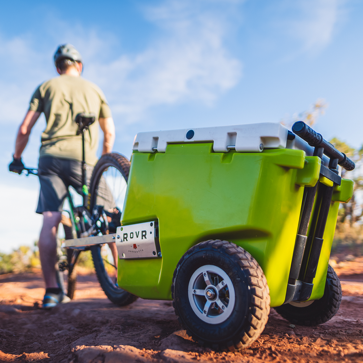 BikR Kit is attached to a mountain bike, towing a Moss 45 through the Utah Desert.