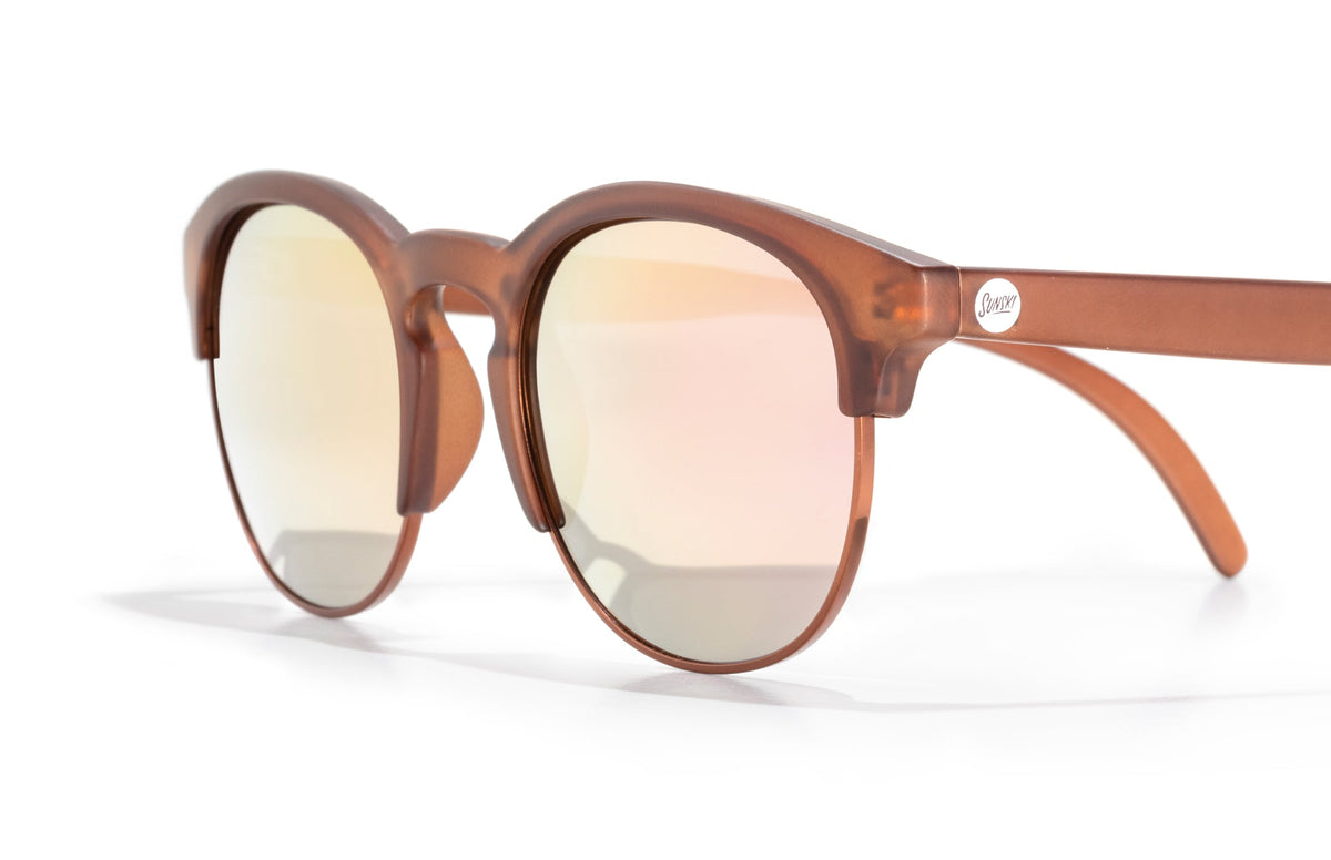 PROD_SUN_AV_SRO sunski avila sienna rose close up three quarter angle