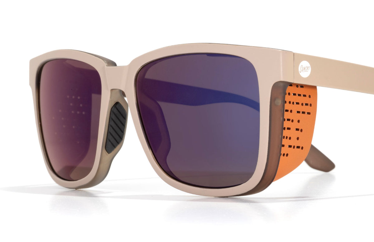 PROD_SUN_CO_DGA sunski couloir dune galaxy low angle side shot