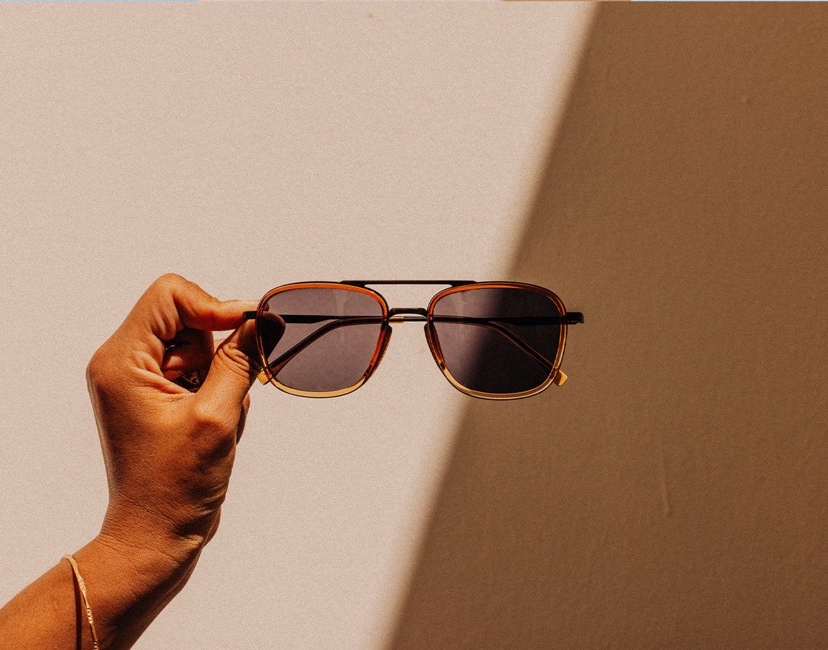 STORY hand holsing sunski estero sunglasses