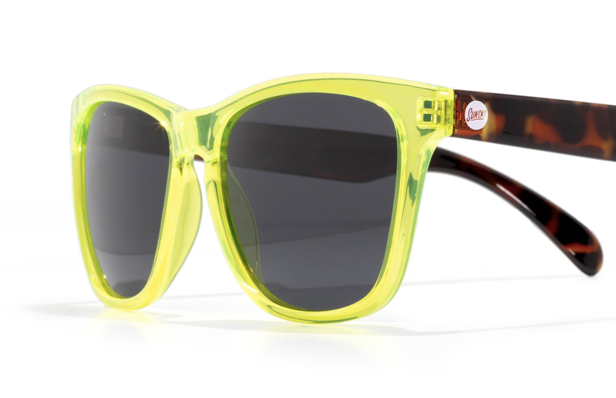 PROD_SUN_HL_LTS sunski headland lime tortoise slate close up three quarter angle