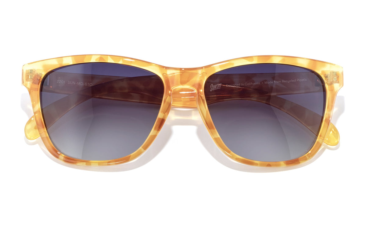 PROD_SUN_MD_BTO sunski madrona blonde tortoise ocean front angle