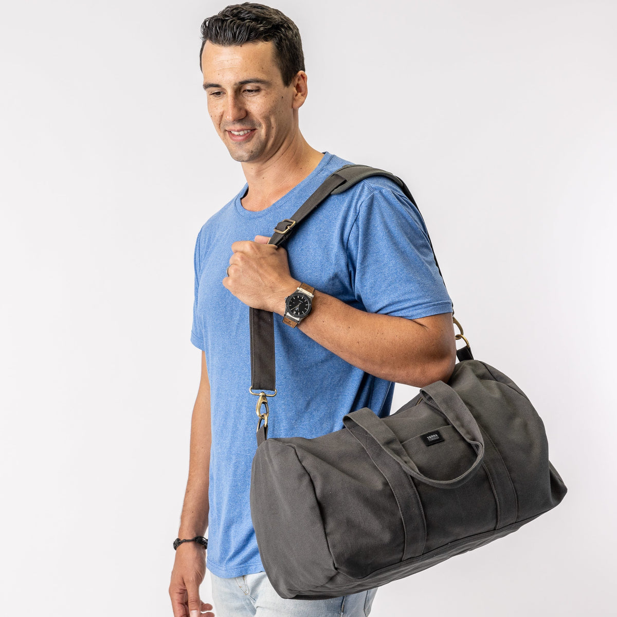workout bag#color_charcoal-grey